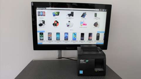 Kiosksystem mit Bildschirm und Produktanzeige