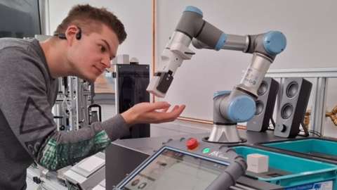 Interaktion mit dem Roboter mittels Sprachsteuerung