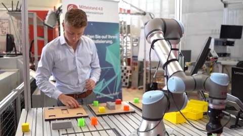 Intuitive Programmierung für die Mensch-Roboter-Zusammenarbeit bei der Montage | Foto: KONTRAST Medien und Marketing / BIBA