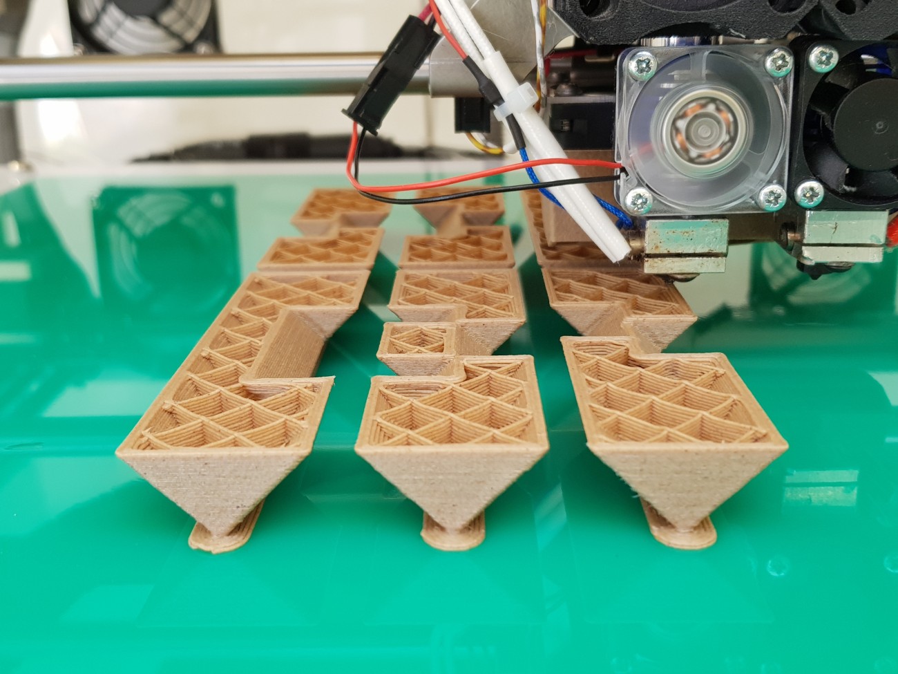 3D-Drucker in der Roadshow des Kompetenzzentrums Cottbus bei der Herstellung von Teufelsknoten