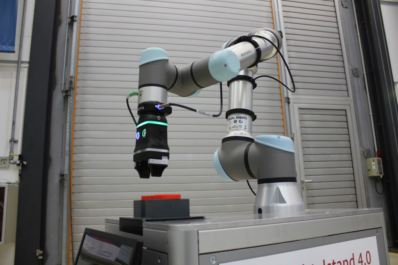 Roboterarm mit elektrischem Zweifinger-Greifer
