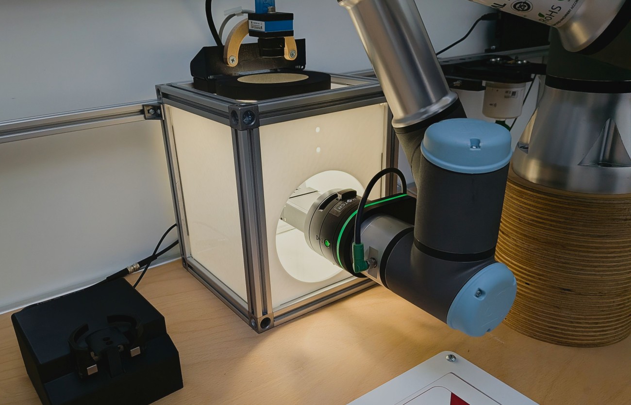 Roboter in Kamerabox