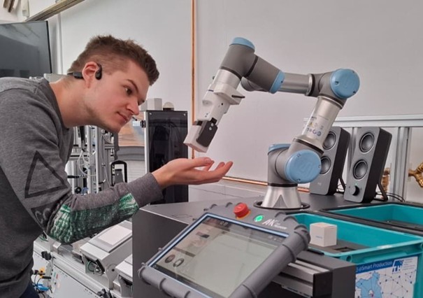 Interaktion mit dem Roboter mittels Sprachsteuerung
