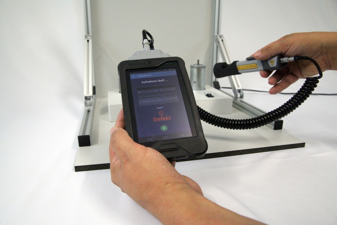 KI-App auf mobilem Ultraschallprüfgerät